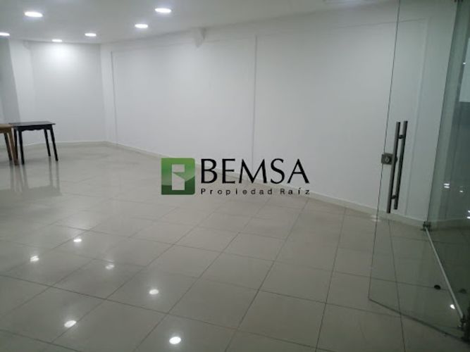 Oficina en arriendo en Villa Nueva, Medellín, 18 m² · foto 2 de 4