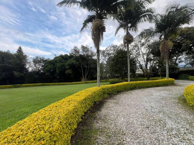 Casa de 4 alcobas en venta en Llano Grande, Rionegro, 490 m² · foto 2 de 24