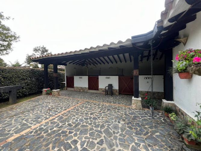 Casa de 4 alcobas en venta en Llano Grande, Rionegro, 490 m² · foto 3 de 24