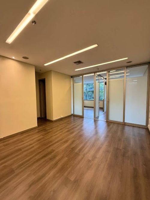 Oficina en arriendo en Milla De Oro, Medellín, 50 m² · foto 5 de 16