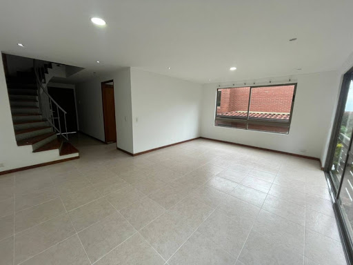 4BR House (250 m²)