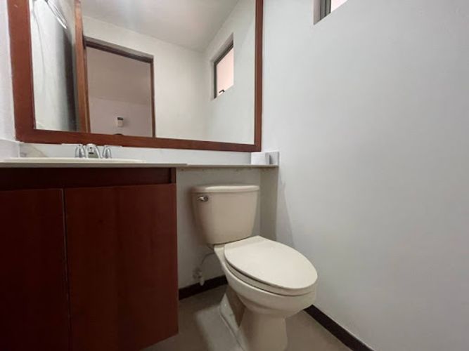 Casa de 4 alcobas en arriendo en Medellín, 250 m² · foto 9 de 24