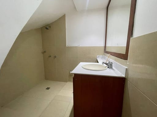 Casa de 4 alcobas en arriendo en Medellín, 250 m² · foto 19 de 24