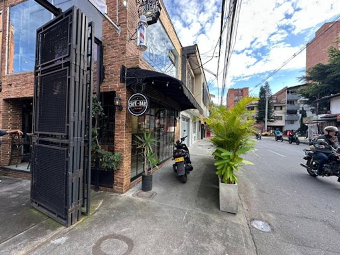 Local en arriendo en Bolivariana, Medellín, 30 m² · foto 2 de 11