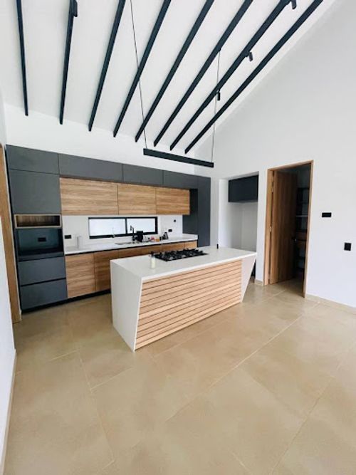 Finca en arriendo en El Tablazo, Rionegro, 300 m² · foto 2 de 18