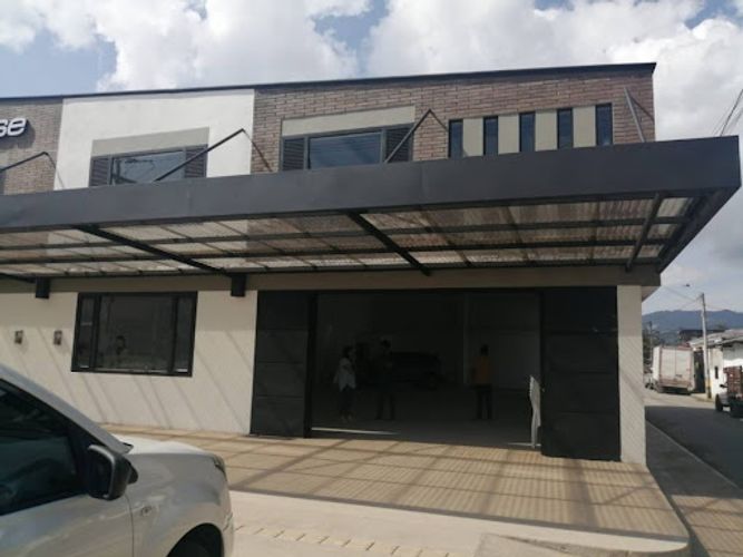 Local en arriendo en La Ceja, 305 m² · foto 2 de 10