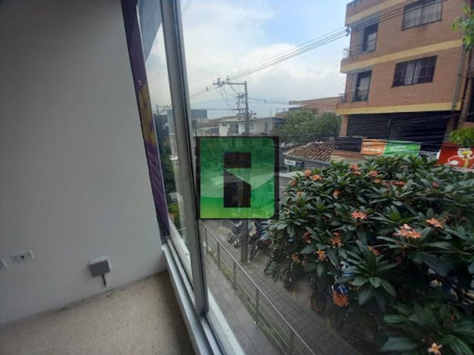 Local en arriendo en Manrique Central, Medellín, 22 m² · foto 2 de 4