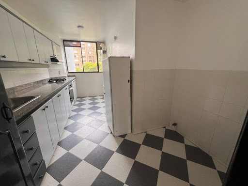 Apartamento en arriendo en Loma De Los Gonzalez, Medellín · foto 2 de 14