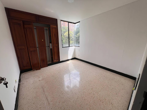 Apartamento en arriendo en Loma De Los Gonzalez, Medellín · foto 13 de 14