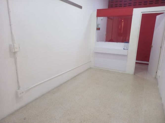 Local en arriendo en Manrique Central, Medellín, 21 m² · foto 2 de 6