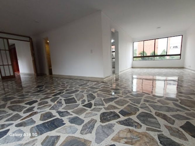 Apartamento de 3 alcobas en arriendo en Las Lomas No.2, Medellín, 142 m² · foto 2 de 24