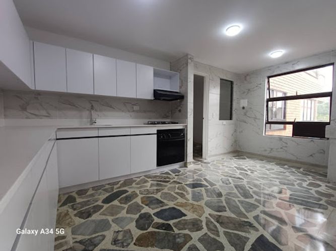 Apartamento de 3 alcobas en arriendo en Las Lomas No.2, Medellín, 142 m² · foto 6 de 24