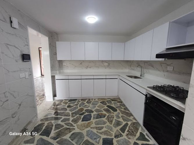 Apartamento de 3 alcobas en arriendo en Las Lomas No.2, Medellín, 142 m² · foto 9 de 24