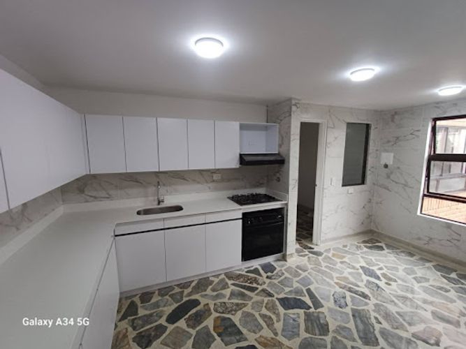Apartamento de 3 alcobas en arriendo en Las Lomas No.2, Medellín, 142 m² · foto 10 de 24