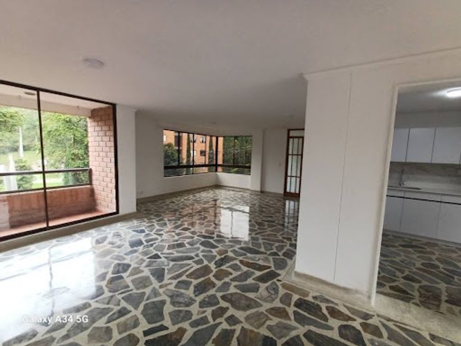 Apartamento de 3 alcobas en arriendo en Las Lomas No.2, Medellín, 142 m² · foto 16 de 24
