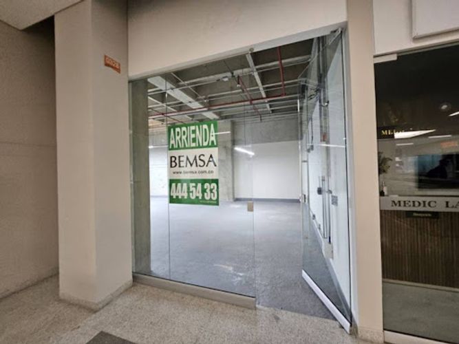 Local en arriendo en Bombona No.1, Medellín, 98 m² · foto 2 de 16