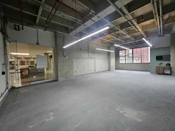 Local en arriendo en Bombona No.1, Medellín, 98 m² · foto 5 de 16