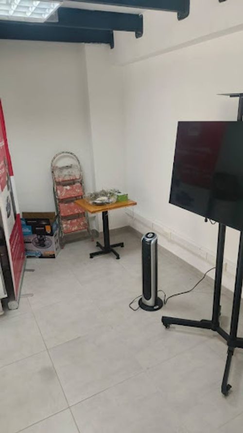 Local en arriendo en Ciudad Del Río, Medellín, 16 m² · foto 2 de 9