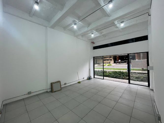 Local en arriendo en Los Colores, Medellín, 43 m² · foto 5 de 8