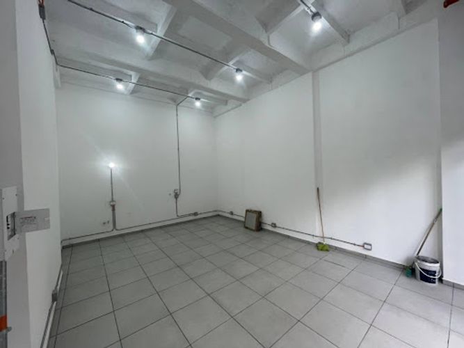 Local en arriendo en Los Colores, Medellín, 43 m² · foto 7 de 8
