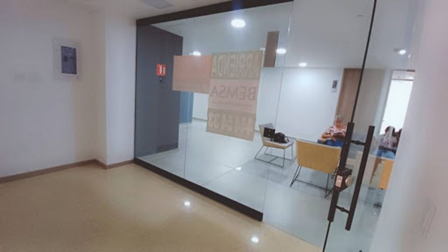 Consultorio en arriendo en Perpetuo Socorro, Medellín, 33 m² · foto 14 de 17
