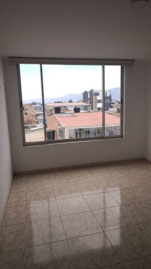 Apartamento de 4 alcobas en venta en Floralia I Sector, Bogotá, 110 m² · foto 11 de 16