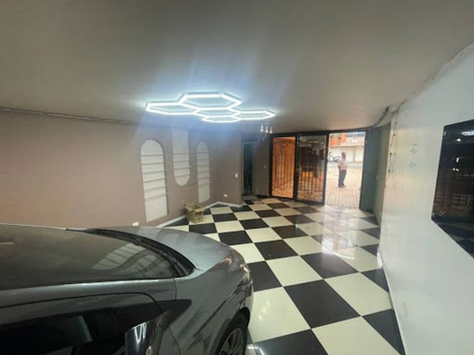 Local en arriendo en La Floresta, Medellín, 210 m² · foto 3 de 14