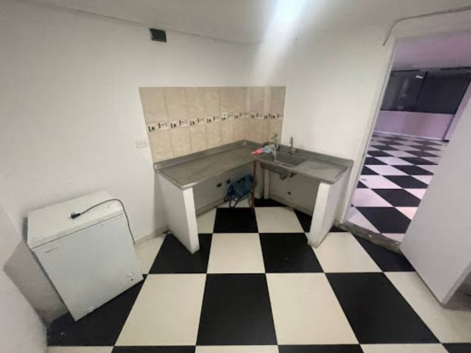Local en arriendo en La Floresta, Medellín, 210 m² · foto 5 de 14