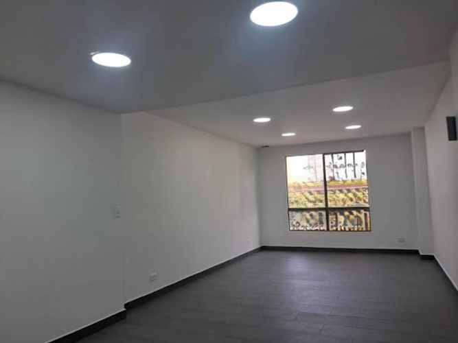 Oficina en arriendo en Milla De Oro, Medellín, 37 m² · foto 4 de 7
