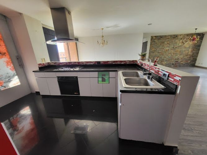 Apartamento de 3 alcobas en arriendo en Castropol, Medellín, 145 m² · foto 10 de 22
