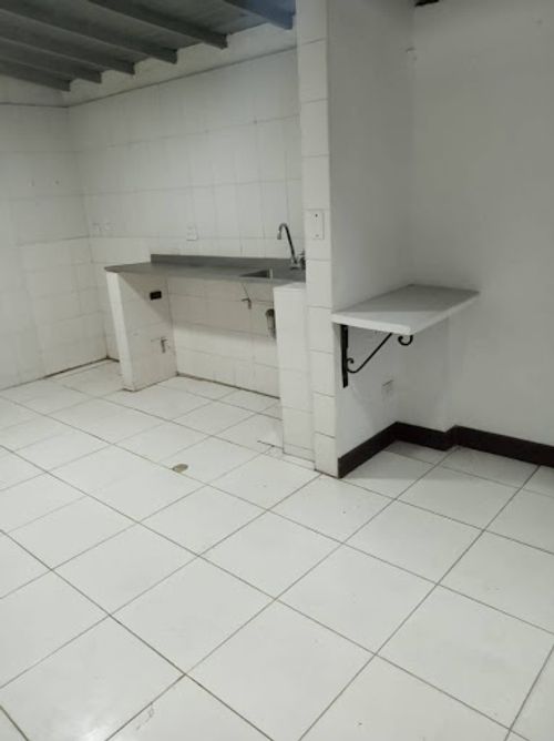 Bodega en arriendo en Perpetuo Socorro, Medellín, 140 m² · foto 4 de 6