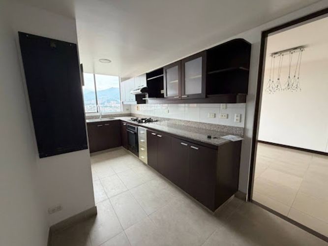 Apartamento de 3 alcobas en arriendo en Santa Maria De Los Angeles, Medellín, 170 m² · foto 2 de 17