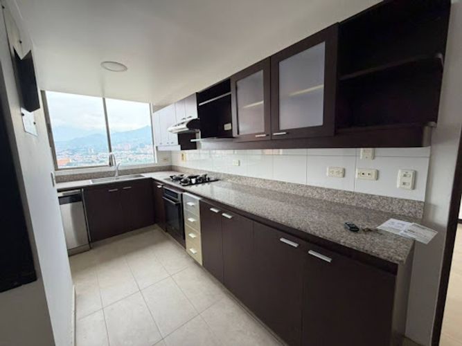 Apartamento de 3 alcobas en arriendo en Santa Maria De Los Angeles, Medellín, 170 m² · foto 3 de 17
