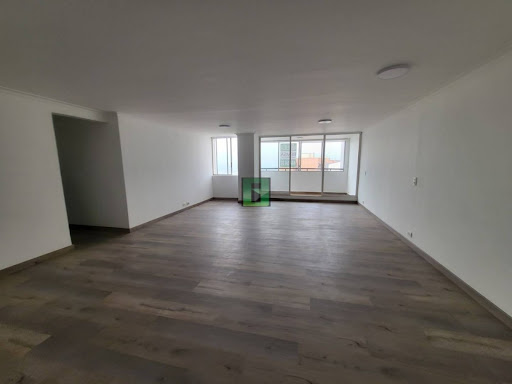 Apartamento en arriendo en Castropol, Medellín · foto 2 de 24