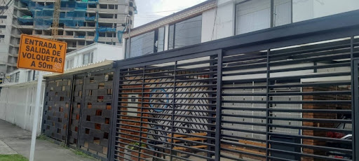 Casa en venta en Polo Club, Bogotá · foto 2 de 15