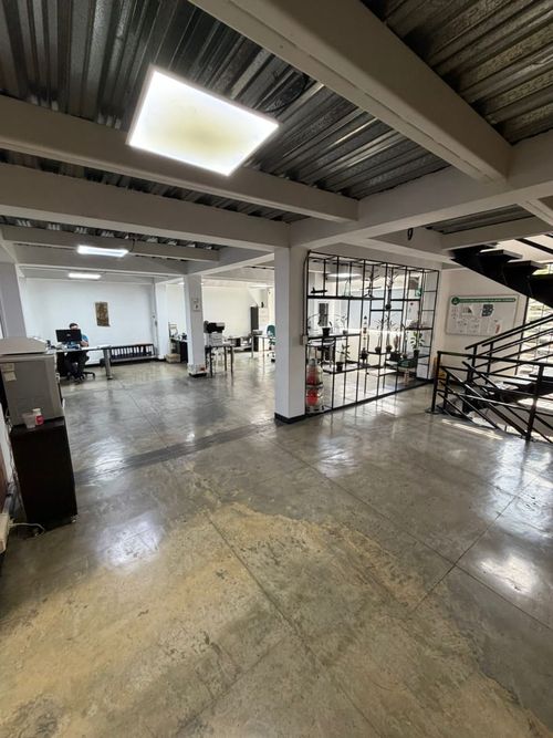 Bodega en venta en Camparola, Itagüí, 1364 m² · foto 3 de 5