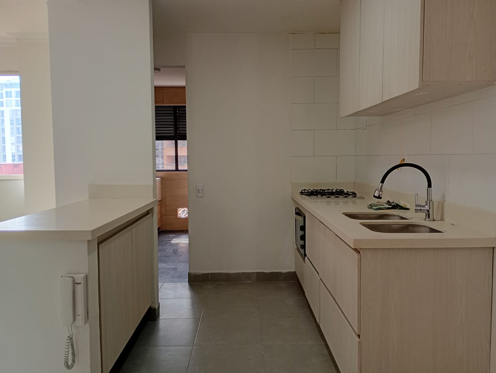 Apartamento en arriendo en Laureles, Medellín · foto 3 de 18