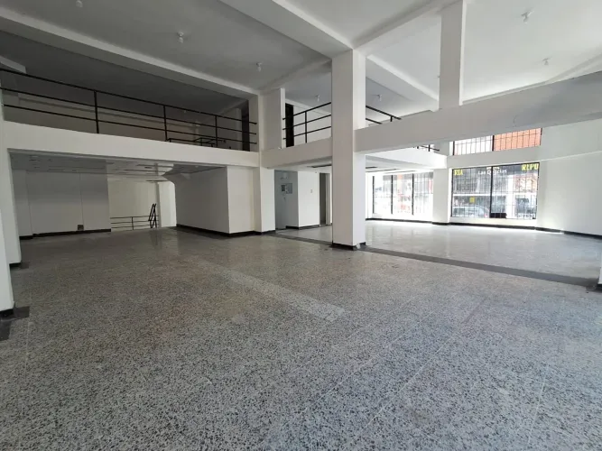 Local en arriendo en Sector Plaza De Bolivar, Pereira, 400 m² · foto 2 de 6