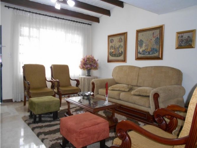 Casa de 5 alcobas en venta en Los Rosales, Manizales, 316 m² · foto 2 de 24