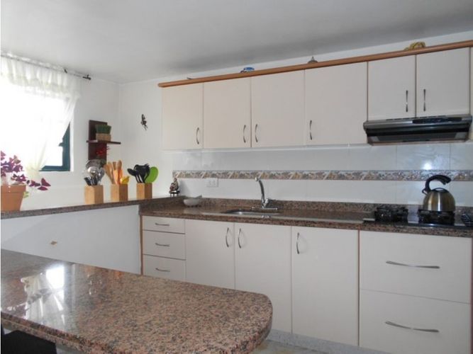 Casa de 5 alcobas en venta en Los Rosales, Manizales, 316 m² · foto 5 de 24