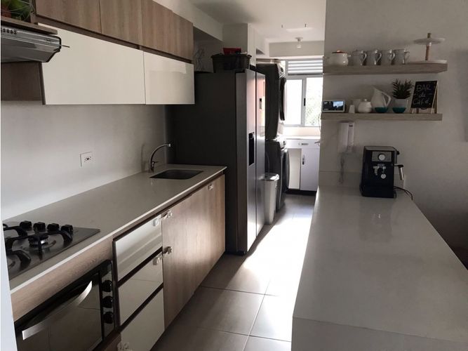 Apartamento de 3 alcobas en venta en Loma De La Doctora, Sabaneta, 87 m² · foto 4 de 9