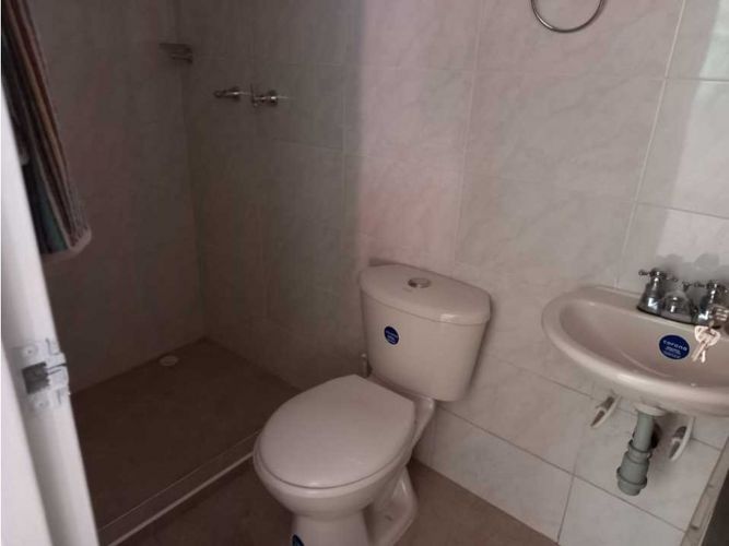 Local en venta en Los Alcazares, Manizales, 41 m² · foto 3 de 8