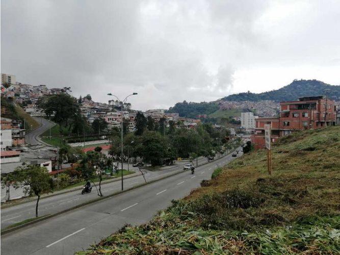 Lote en venta en Avenida Kevin Angel, Manizales, 2300 m² · foto 4 de 10