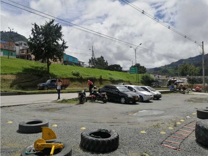 Local en venta en Cámbulos, Manizales, 191 m² · foto 2 de 7