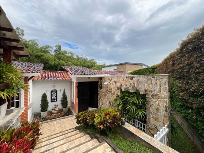 Casa de 4 alcobas en venta en Cerritos, Pereira, 300 m² · foto 2 de 24