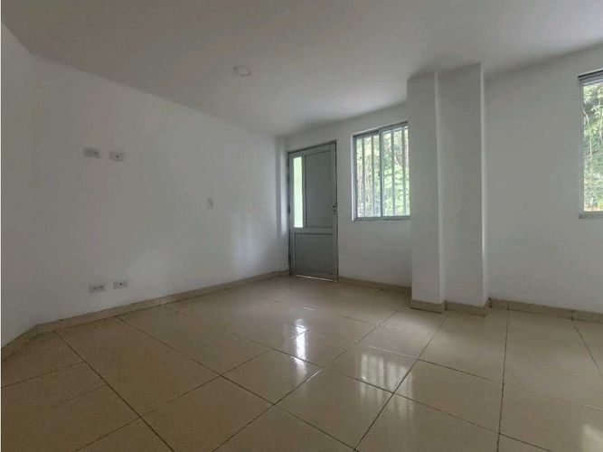 Local en venta en Los Alcazares, Manizales, 18 m² · foto 3 de 15