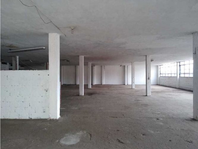 Bodega en venta en El Centro, Manizales, 667 m² · foto 2 de 14