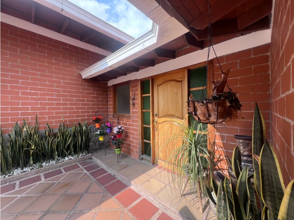 Casa en venta en Cerros De Alhambra, Manizales · foto 2 de 24