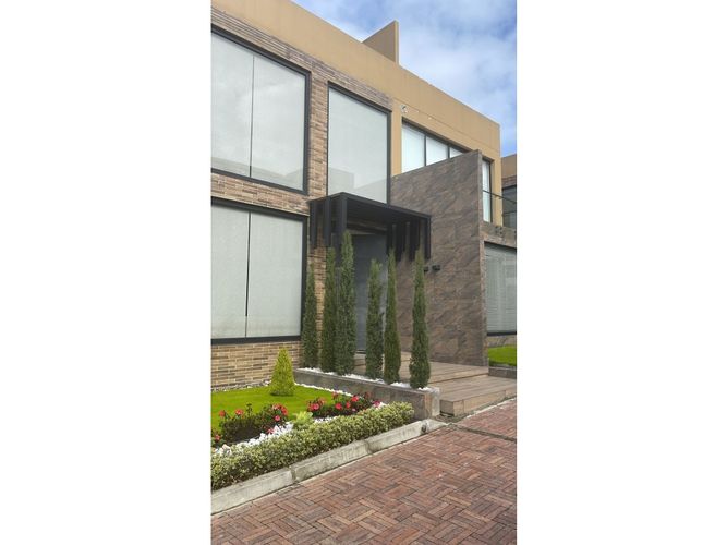 Casa de 4 alcobas en venta en San Jose De Bavaria, Bogotá, 256 m² · foto 16 de 17