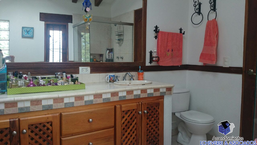 Casa de 5 alcobas en venta en El Salado, Envigado · foto 9 de 21